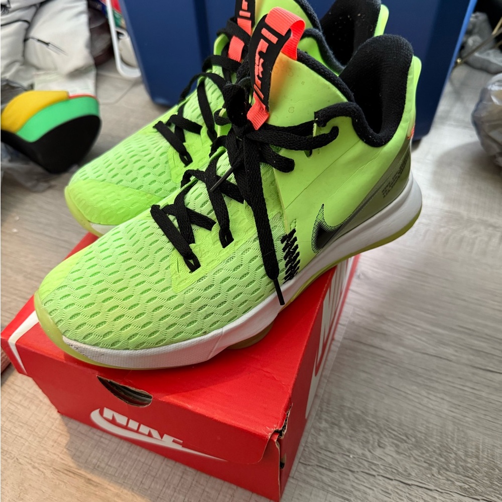 Nike Men's LEBRON WITNESS 5 grinch green lime basketballAthletic Shoes